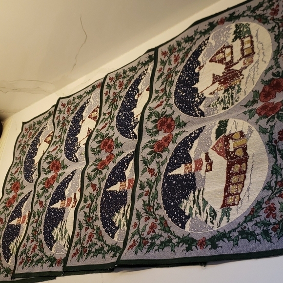 set of 4 Placemats Christmas and runner Tapestry Circle winter house framed - Picture 2 of 13